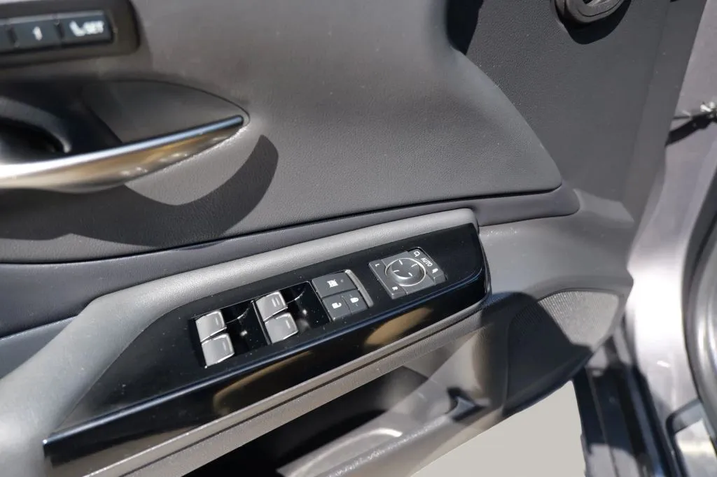 Lexus ES photo 7