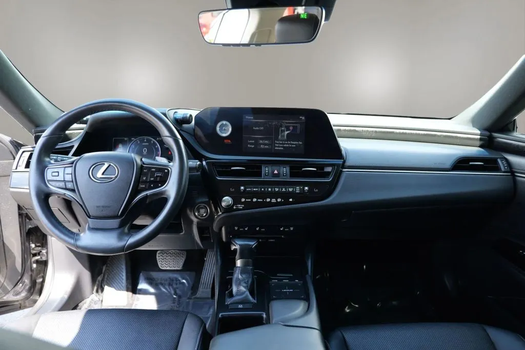 Lexus ES photo 12