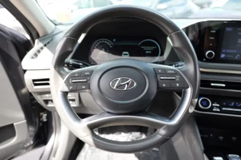 More photos of 2022 Hyundai Sonata SEL Sedan 4D at Torresdey Motors Alameda, TX