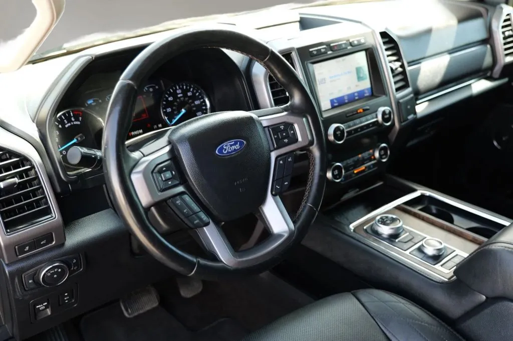 Ford Expedition photo 4