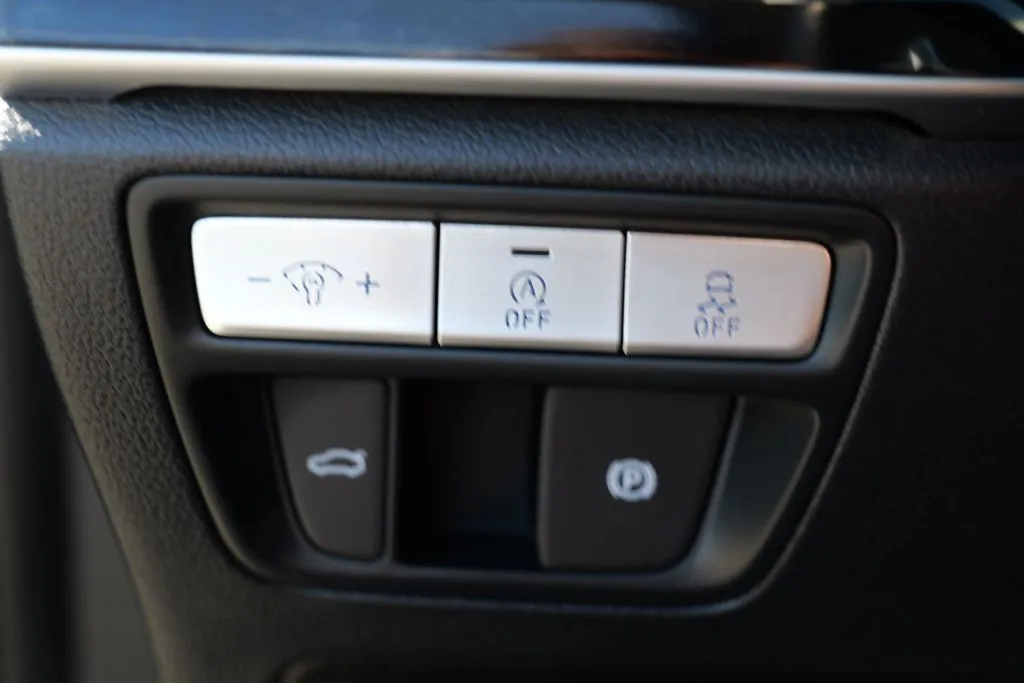 Genesis G80 photo 7
