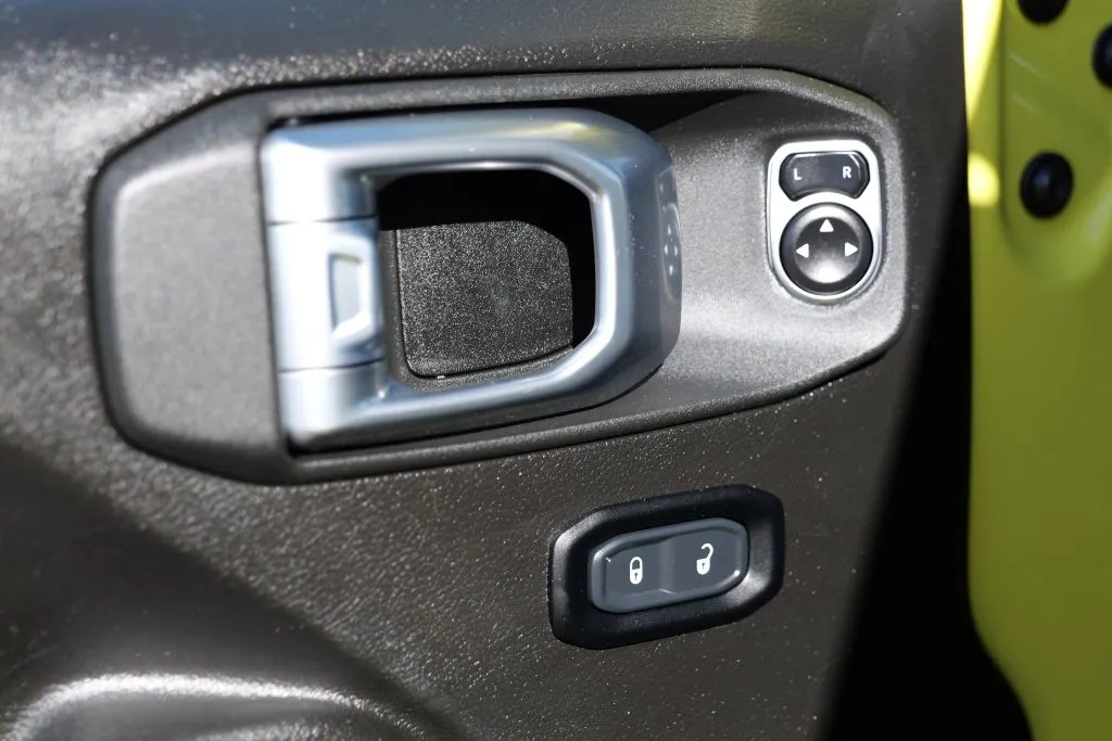 Jeep Wrangler photo 8