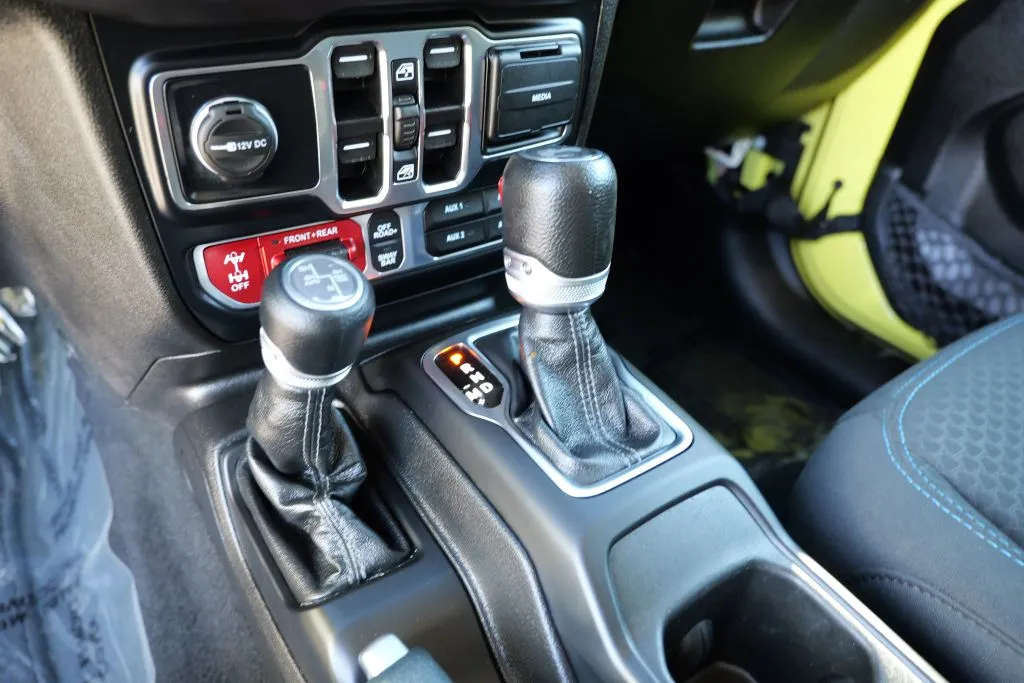 Jeep Wrangler photo 12