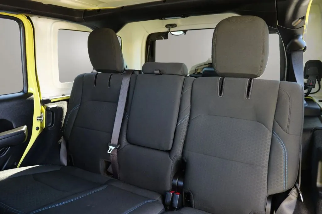 Jeep Wrangler photo 10