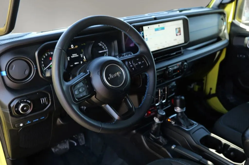 Jeep Wrangler photo 4