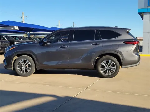 Photos of 2020 Toyota Highlander XLE for sale in Levelland, TX at Levelland Chevrolet Buick GMC
