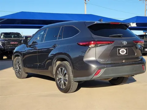 Another view of 2020 Toyota Highlander XLE for sale in Levelland, TX at Levelland Chevrolet Buick GMC