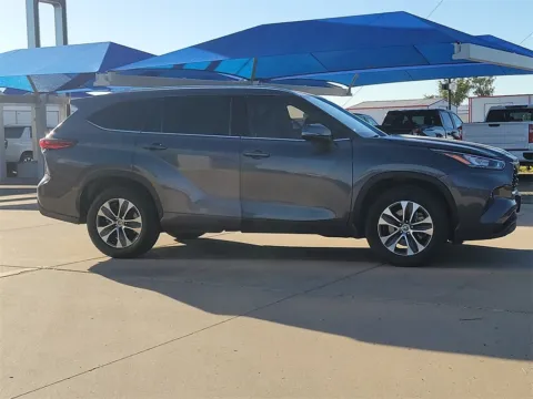 More photos of 2020 Toyota Highlander XLE at Levelland Chevrolet Buick GMC, TX