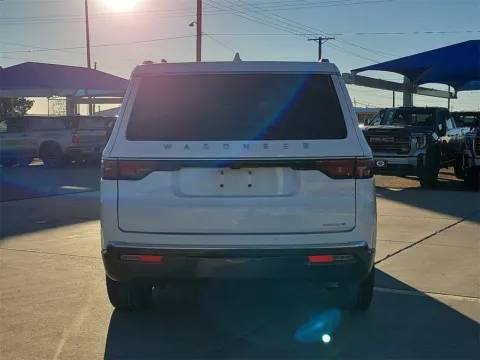 More photos of 2022 Jeep Wagoneer Series II at Levelland Chevrolet Buick GMC, TX