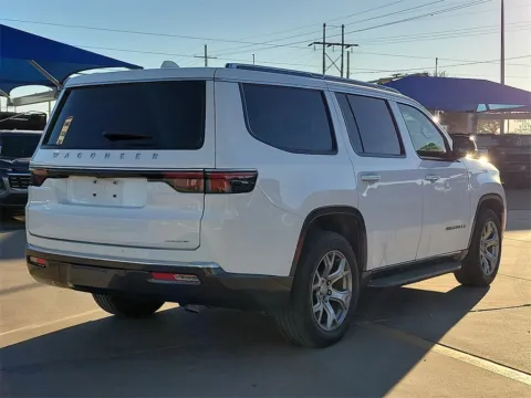 More photos of 2022 Jeep Wagoneer Series II at Levelland Chevrolet Buick GMC, TX