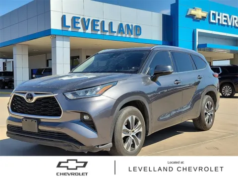 Gray 2020 Toyota Highlander XLE for sale in Levelland, TX