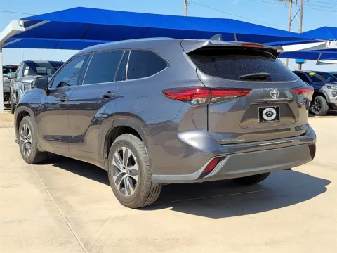 Photos of 2020 Toyota Highlander XLE for sale in Levelland, TX at Levelland Chevrolet Buick GMC