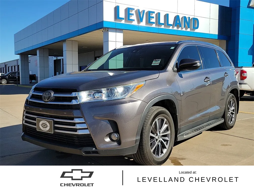 Gray 2019 Toyota Highlander for sale in Levelland, TX
