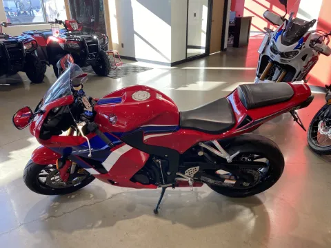 More photos of 2024 Honda CBR600RR at Dell's Honda Powerhouse, MO