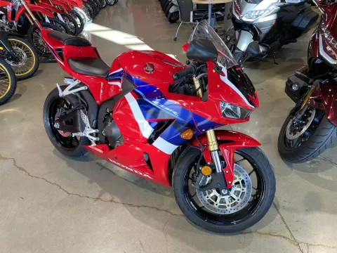 Photos of 2024 Honda CBR600RR for sale in Grain Valley, MO at Dell's Honda Powerhouse
