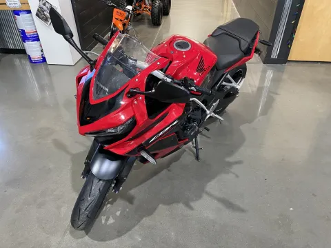 More photos of 2023 Honda CBR650R ABS at Dell's Honda Powerhouse, MO