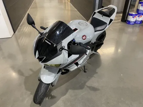 More photos of 2025 HONDA CBR600RR Base at Dell's Honda Powerhouse, MO