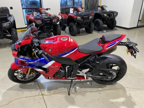 More photos of 2026 Honda CBR1000RR-R Fireblade SP at Dell's Honda Powerhouse, MO