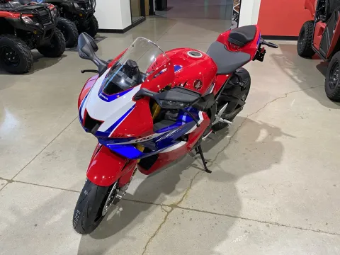 More photos of 2026 Honda CBR1000RR-R Fireblade SP at Dell's Honda Powerhouse, MO