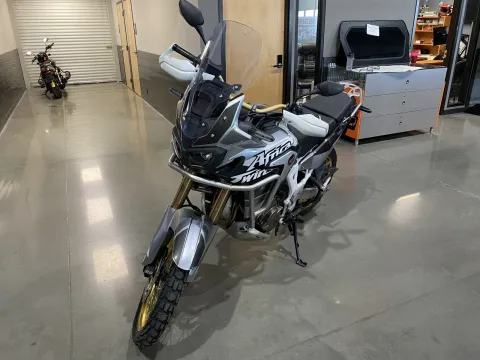 More photos of 2019 HONDA AFRICA TWIN ADV SPORT Adventure Sports DCT at Dell's Honda Powerhouse, MO