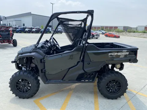 More photos of 2025 Honda Pioneer 1000 Deluxe at Dell's Honda Powerhouse, MO