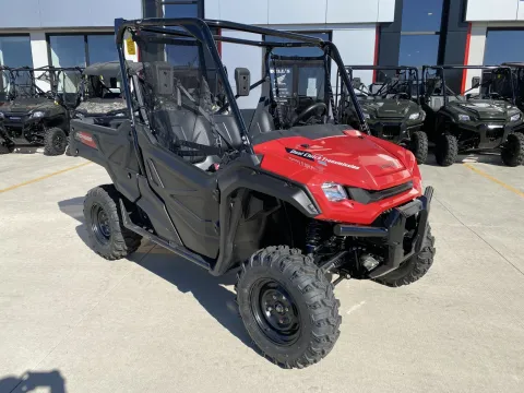 Photos of 2025 Honda Pioneer 1000 for sale in Grain Valley, MO at Dell's Honda Powerhouse
