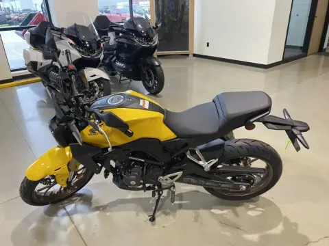 More photos of 2025 Honda CB300R ABS at Dell's Honda Powerhouse, MO