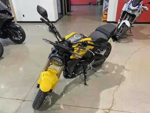 More photos of 2025 Honda CB300R ABS at Dell's Honda Powerhouse, MO