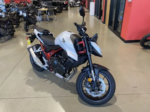 Photos of 2025 Honda CB750 Hornet for sale in Grain Valley, MO at Dell's Honda Powerhouse
