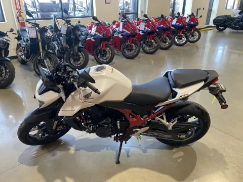 More photos of 2025 Honda CB750 Hornet at Dell's Honda Powerhouse, MO