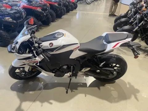 More photos of 2026 Honda CBR1000RR at Dell's Honda Powerhouse, MO