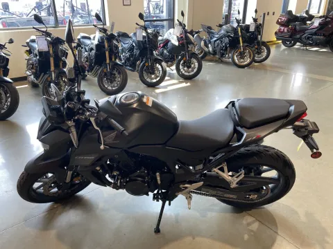 More photos of 2025 Honda CB750 Hornet at Dell's Honda Powerhouse, MO