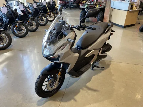 More photos of 2026 Honda ADV 160 at Dell's Honda Powerhouse, MO