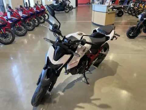More photos of 2025 Honda CB750 Hornet at Dell's Honda Powerhouse, MO