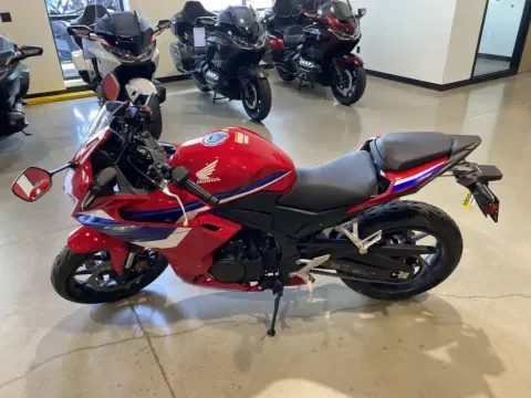 More photos of 2025 Honda CBR500R ABS at Dell's Honda Powerhouse, MO