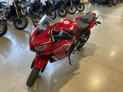 More photos of 2021 Honda CBR300R at Dell's Honda Powerhouse, MO
