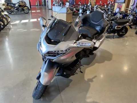 More photos of 2025 Honda Goldwing Tour DCT 50th Anniversary at Dell's Honda Powerhouse, MO