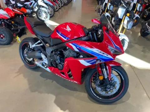 Photos of 2025 Honda CBR650R E-Clutch for sale in Grain Valley, MO at Dell's Honda Powerhouse