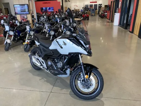 Photos of 2025 Honda NC750X DCT for sale in Grain Valley, MO at Dell's Honda Powerhouse