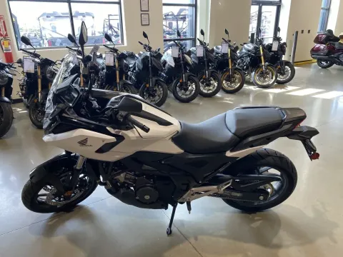 More photos of 2025 Honda NC750X DCT at Dell's Honda Powerhouse, MO