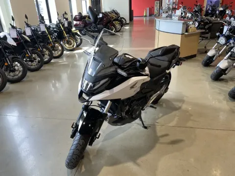More photos of 2025 Honda NC750X DCT at Dell's Honda Powerhouse, MO