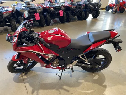 More photos of 2021 Honda CBR300R at Dell's Honda Powerhouse, MO