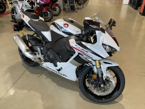 Photos of 2026 Honda CBR1000RR for sale in Grain Valley, MO at Dell's Honda Powerhouse