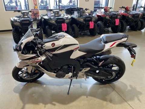 More photos of 2026 Honda CBR1000RR at Dell's Honda Powerhouse, MO