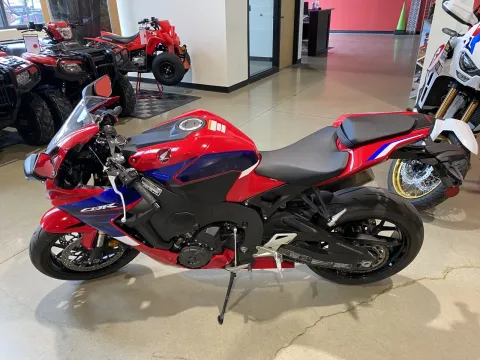 More photos of 2023 Honda CBR1000RR ABS at Dell's Honda Powerhouse, MO