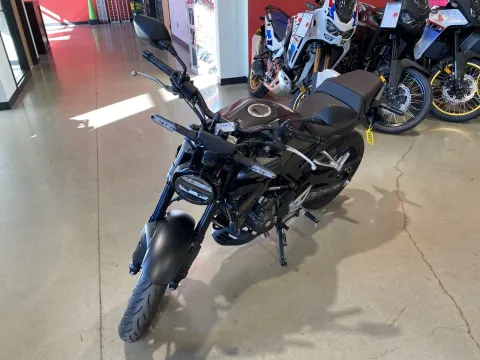 More photos of 2024 Honda CB300R ABS at Dell's Honda Powerhouse, MO