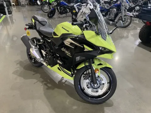 Photos of 2026 Kawasaki Ninja 500 SE ABS for sale in Grain Valley, MO at Dell's Powersports