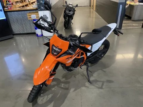 More photos of 2026 KTM Enduro 390 R at Dell's Powersports, MO