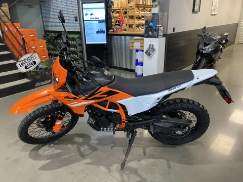 More photos of 2026 KTM Enduro 390 R at Dell's Powersports, MO