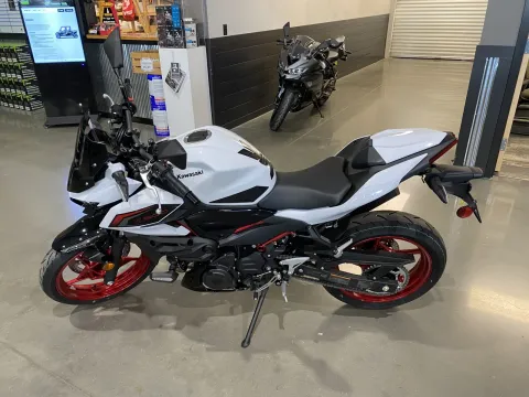 More photos of 2026 Kawasaki Z500 SE ABS at Dell's Powersports, MO